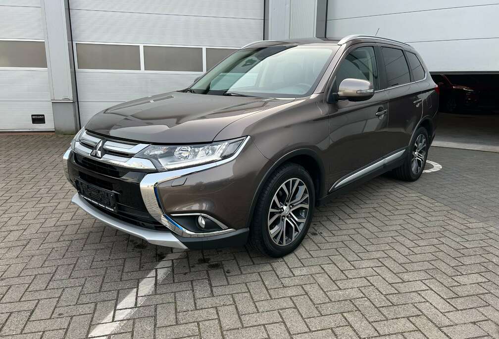 Mitsubishi Outlander 2.0i 4WD Instyle Premium CVT 7PL