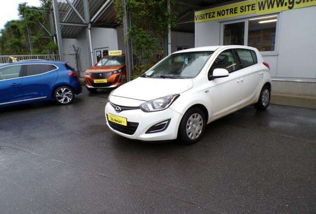 Hyundai 1.1 CRDi 75cv 5 portes blanche 04/15 Airco Radio U