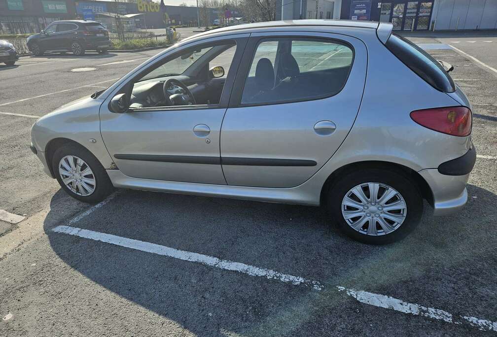 Peugeot 1.1i X-Design