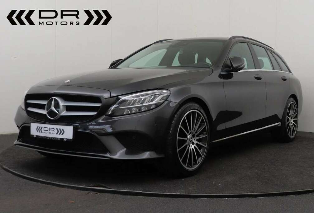 Mercedes-Benz BUSINESS - APPLE CARPLAY - CAMERA