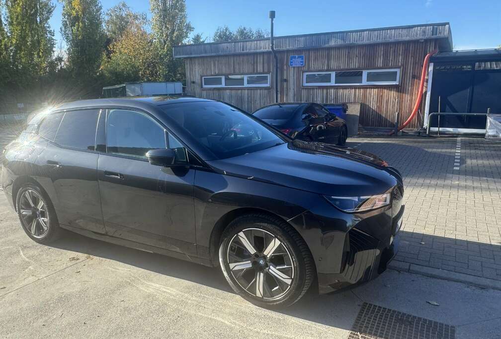 BMW iX 111.5 kWh xDrive50