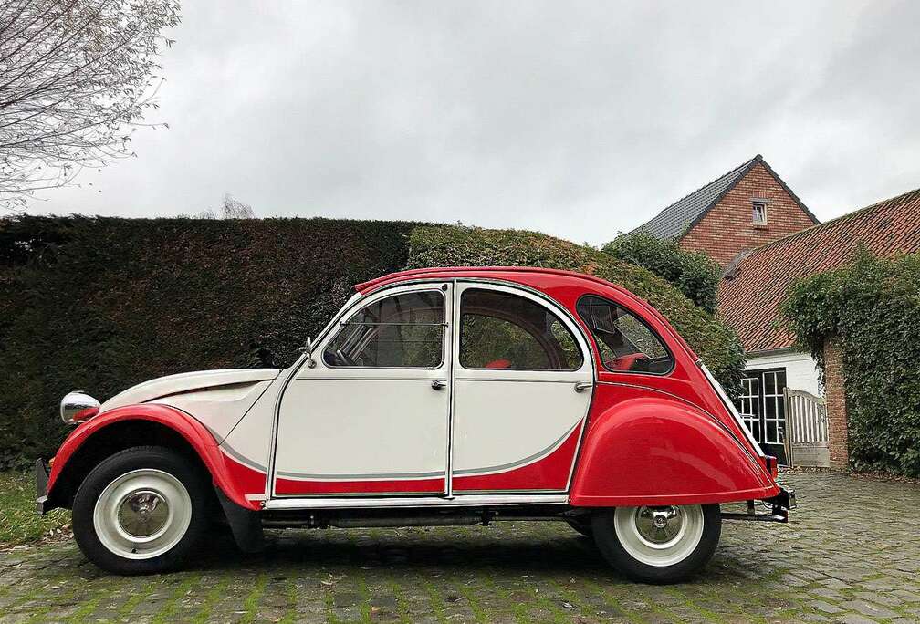 Citroen oldtimer 1989, volledig gerestaureerd, op wens volledige foto-documentatie. Ingeschreven als oldtimer.Proefrit mogelijk