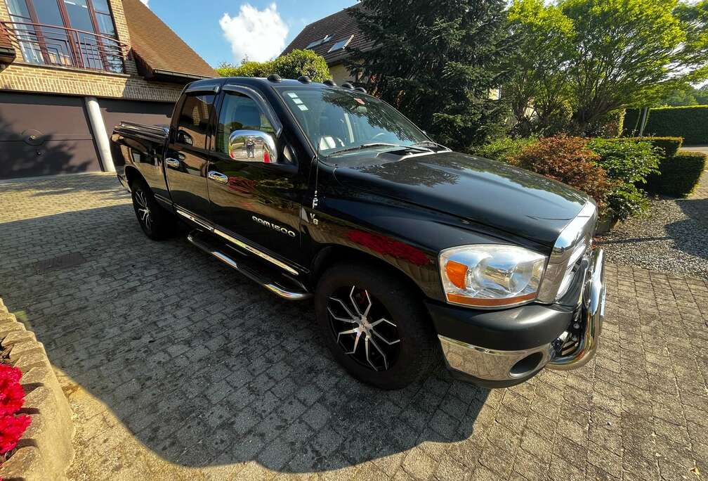 Dodge Laramie