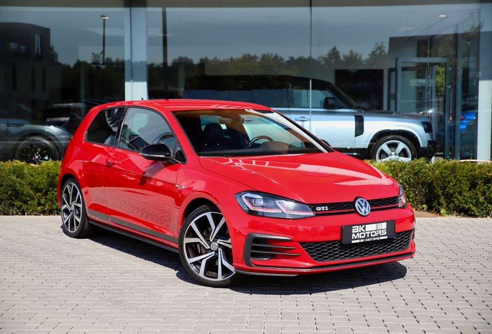 Volkswagen 2.0 TSI - CarPlay - Camera - Adaptive - LED - Navi - DAB - Leder
