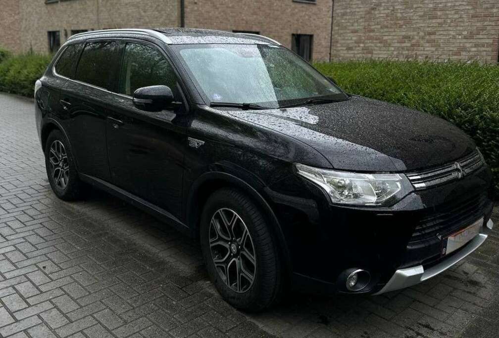 Mitsubishi 2.0 4WD Plug-In Hybrid