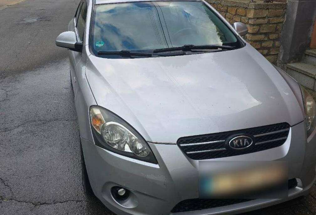 Kia Pro_Cee\'d 1.6 Turbo CRDi VGT LX