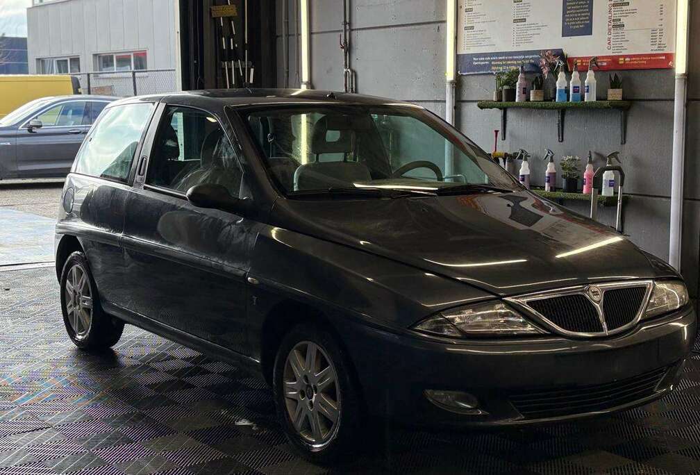 Lancia 1.2i LS