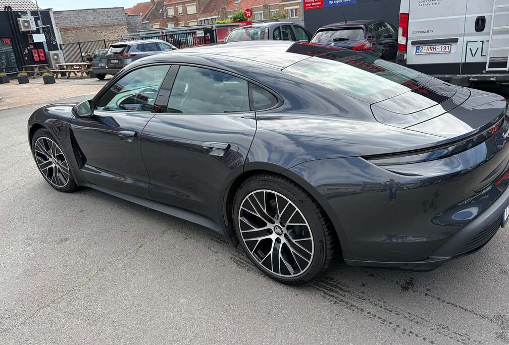 Porsche Taycan 93.4 kWh Taycan