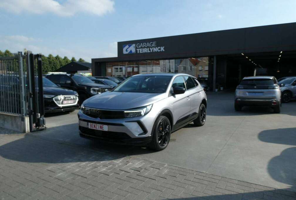 Opel 1.2 i 130pk Automaat GS Line Black Edition Camera BLIS (09174)