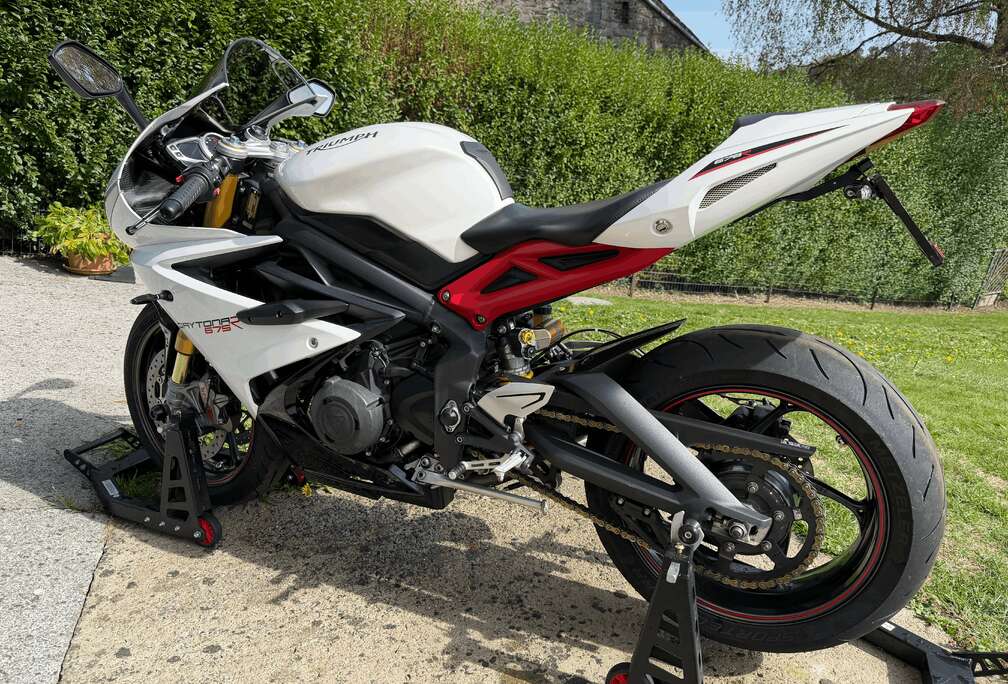 Triumph R