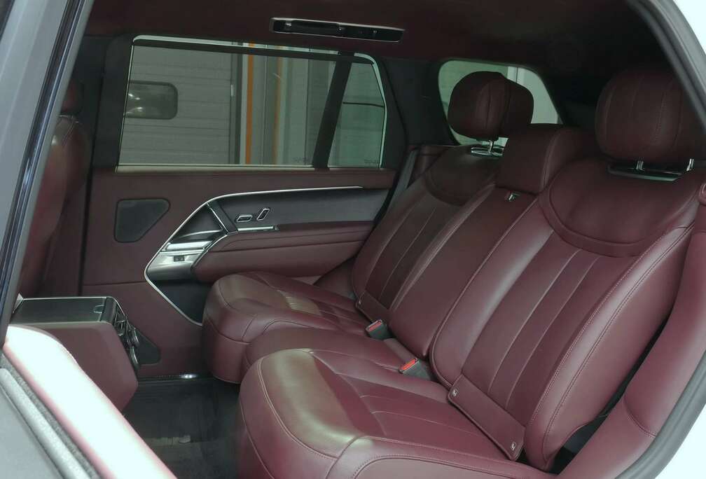 Land Rover 3.0 PHEV LWB Long Autobiography SVO Garnet leather