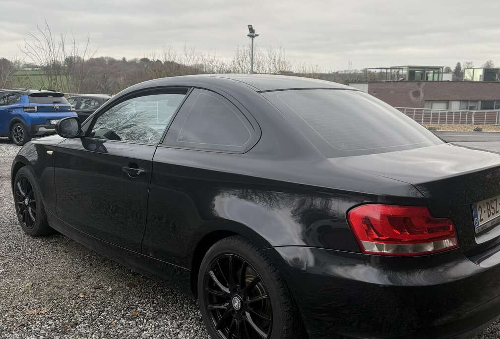 BMW SERIE 118D Coupé