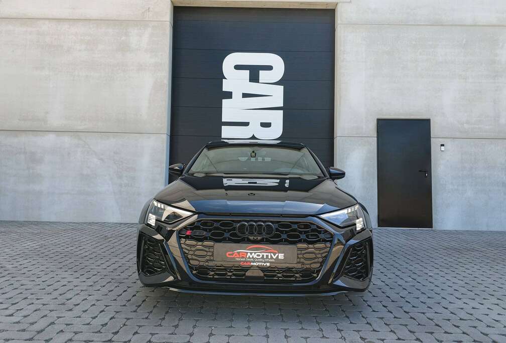 Audi RS3 Sportback 2.5 TFSI Quattro S tronic / PANO / B&O / ALCANTARA / MATRIX