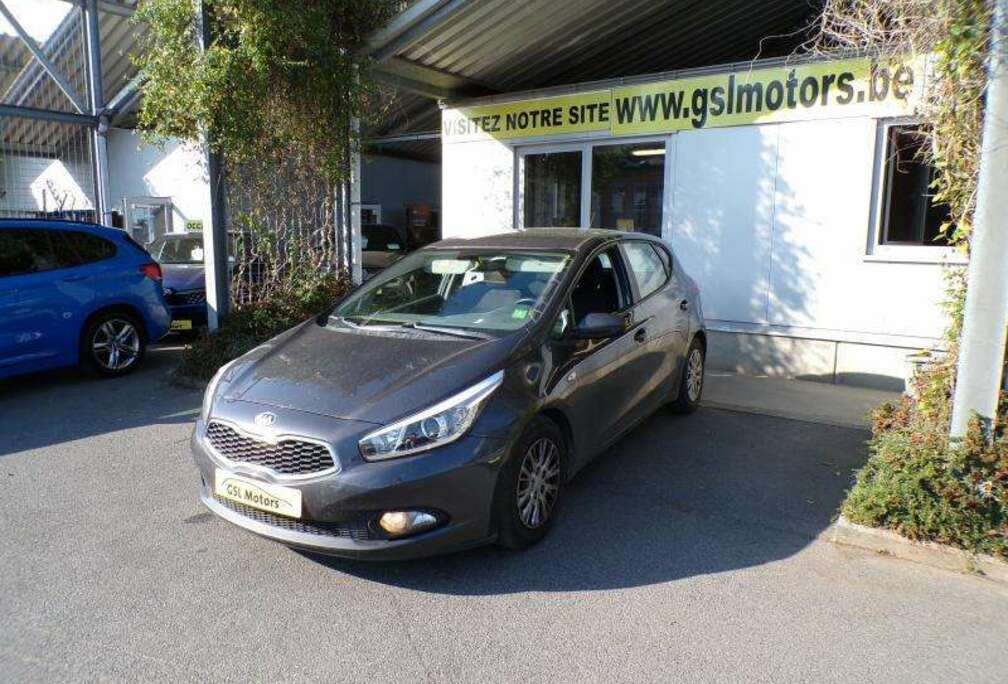 Kia 1.6CRDi 110cv gris 10/14 3000€ marchand Airco