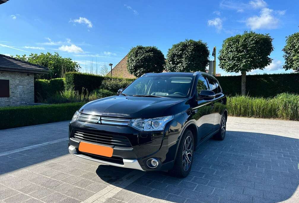 Mitsubishi Outlander 2.0 4WD Plug-In Hybrid Top