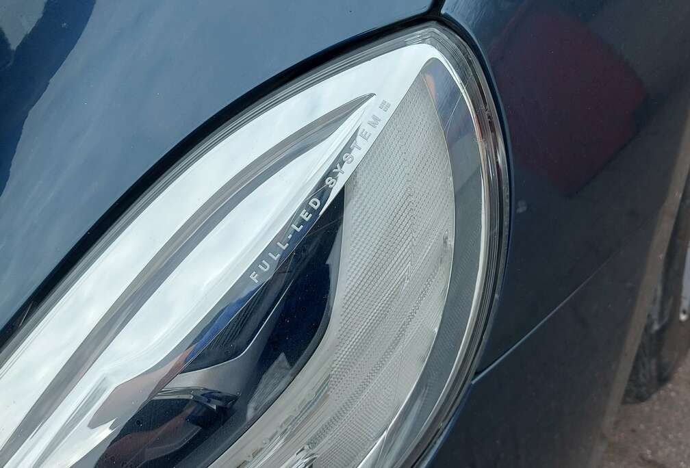 Volvo V40 2.0 D2 Black Edition AdBlue (EU6d-TEMP)