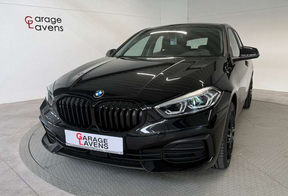 BMW 118iA OPF KEY LESS ADAPT CRUISE. CARPLAY LED