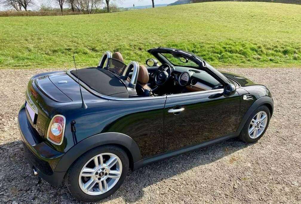MINI Belle et elegante à voir. Avec capote électrique (option rare)