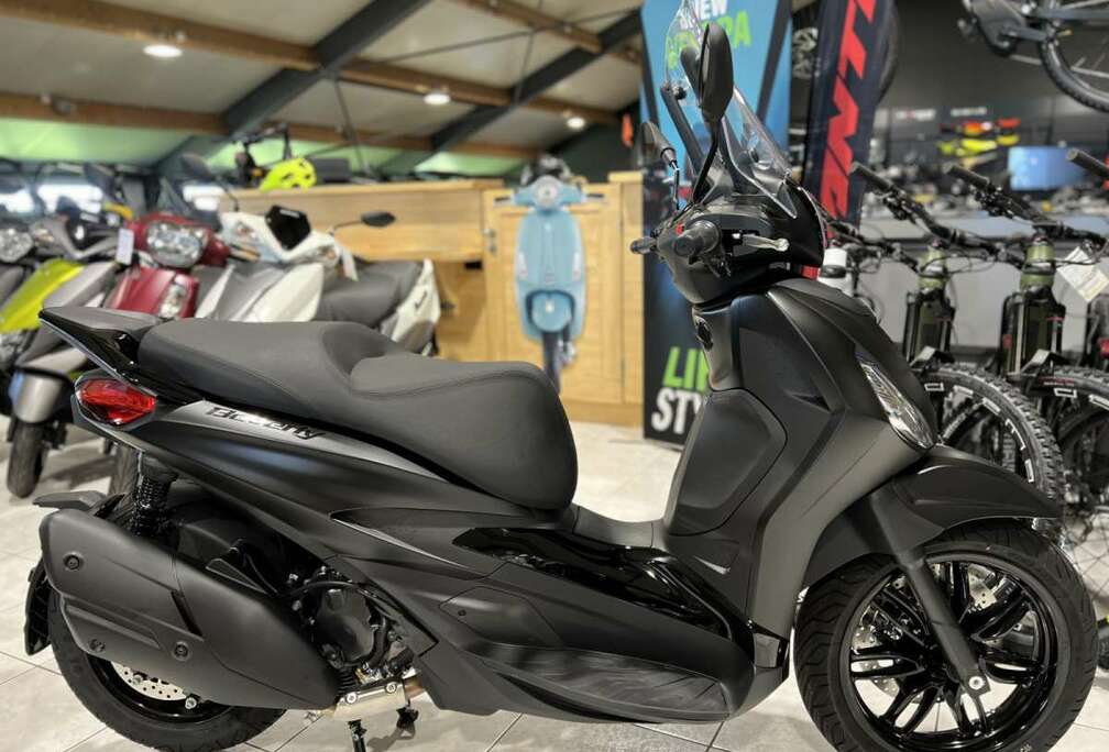 Piaggio DEEP BLACK