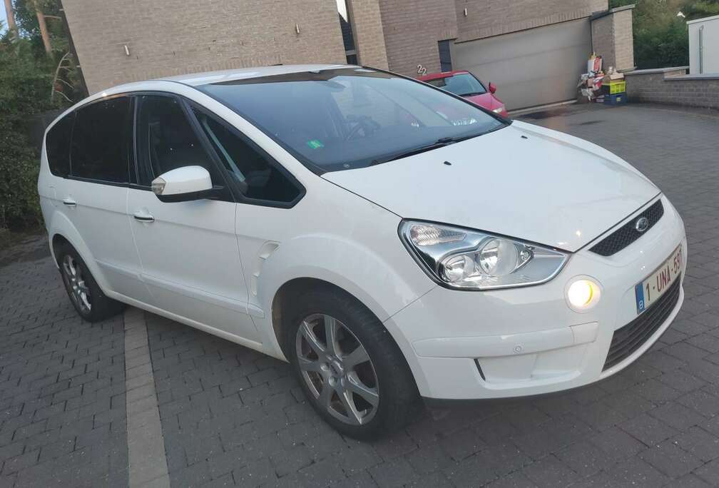 Ford 1.8 TDCi Titanium**1pro**142km**carnet**neuf**