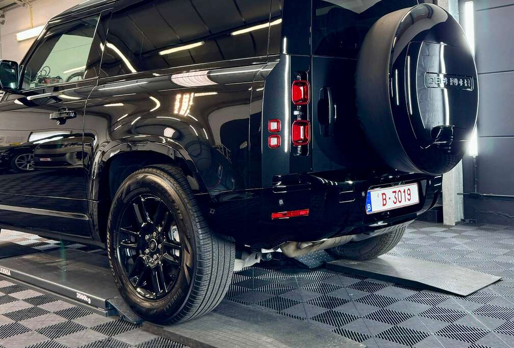 Land Rover Defender 90 D250 SE