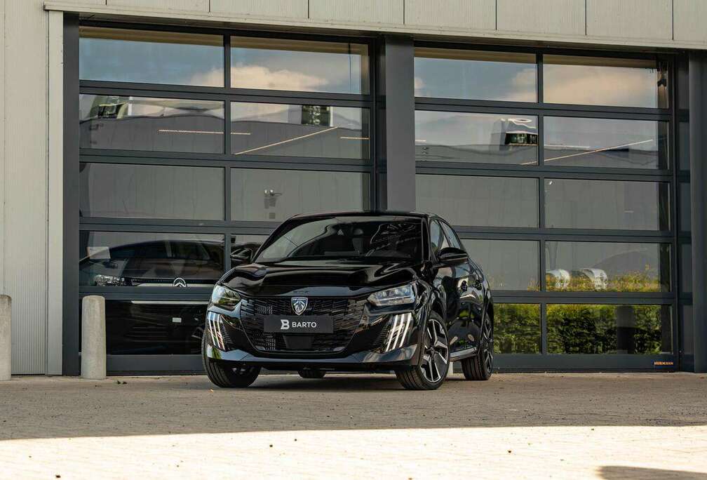 Peugeot GT  MHEV 100 PK AT  Camera  Keyless  Parkee...