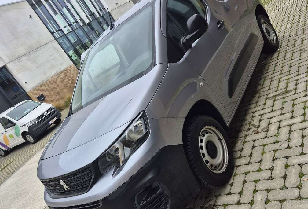 Peugeot 1.5 BlueHDi TVA DÉDUCTIBLE Prêt a immatriculée