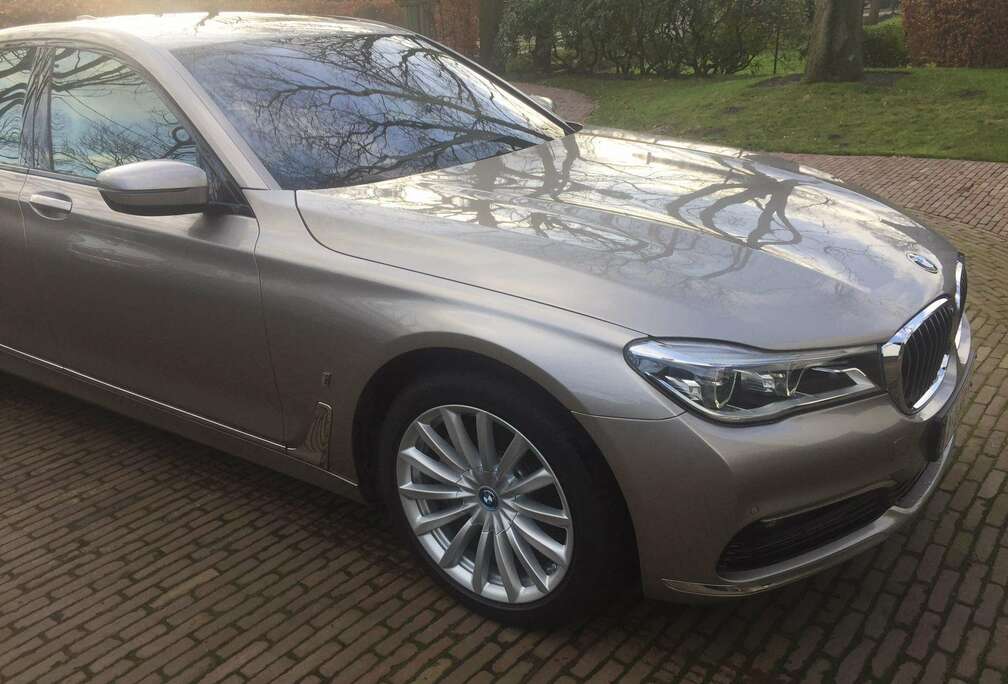 BMW 740eA Plug-In Hybrid (240 kW)