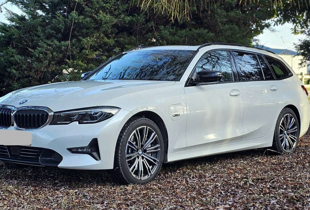 BMW 330e xDrive Touring Sport Line