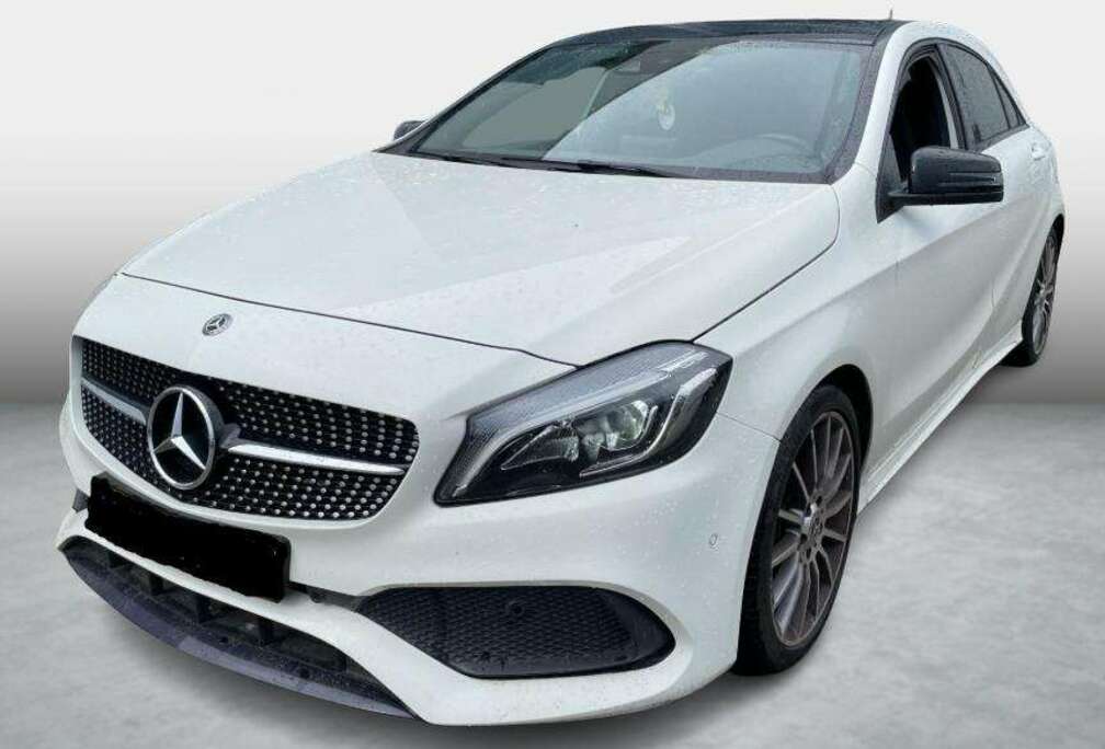 Mercedes-Benz Hatchback AMG Line  Panoramisch Dak  Trekhaak