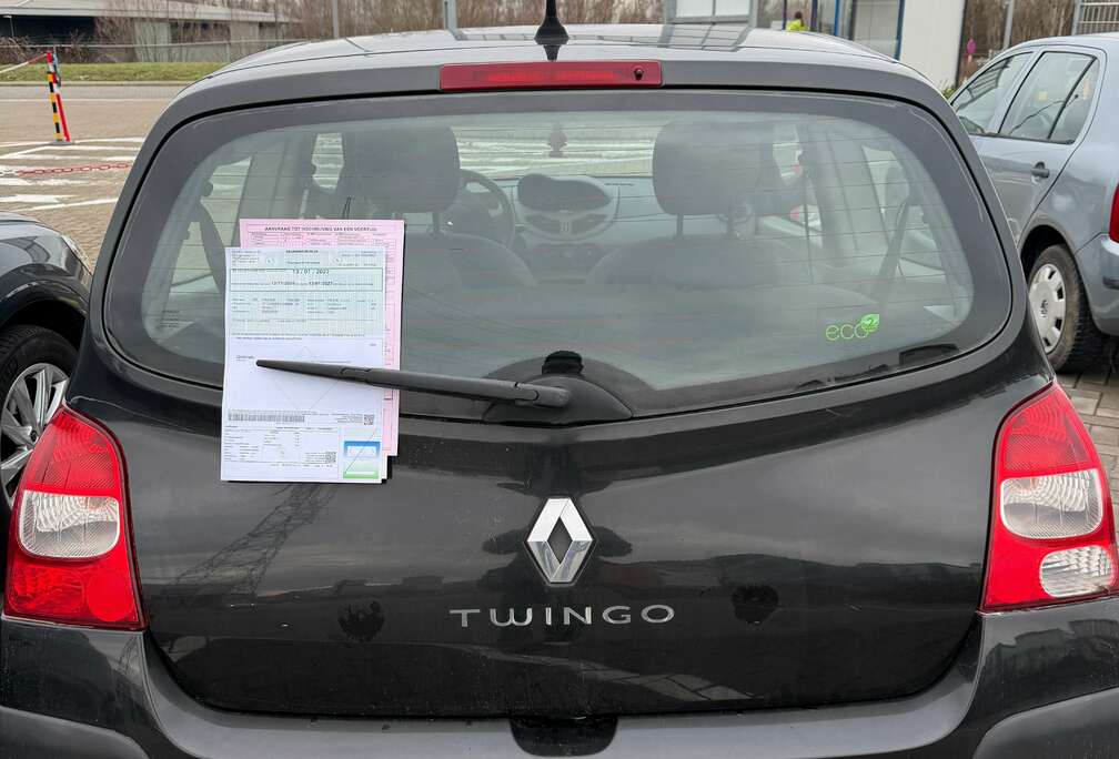 Renault Twingo 1.2i sport près a immatriculé