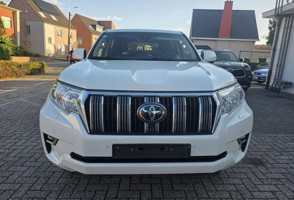Toyota Land Cruiser 2.8 D-4D Style A/T