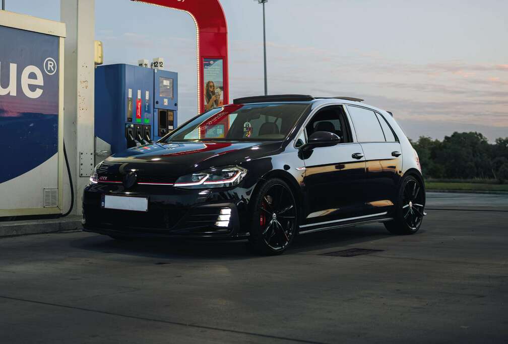 Volkswagen Golf 2.0 TSI Performance DSG