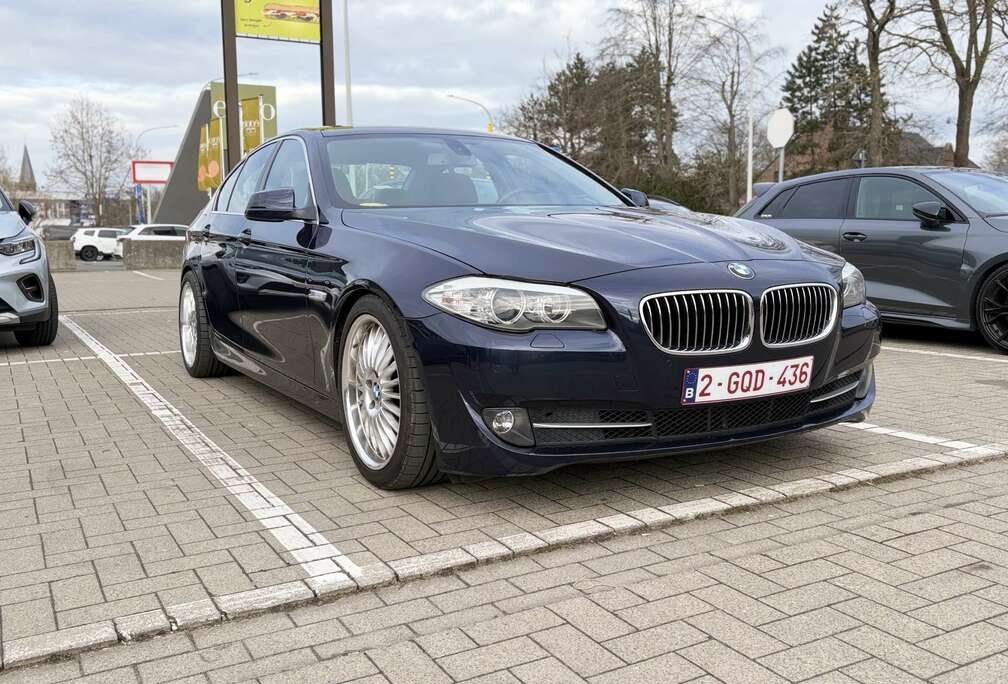 BMW 523i     Topstaan