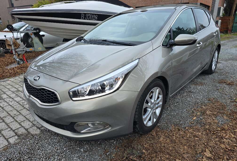 Kia Cee\'d 1.6i Fusion GARANTIE 1 AN/JAAR