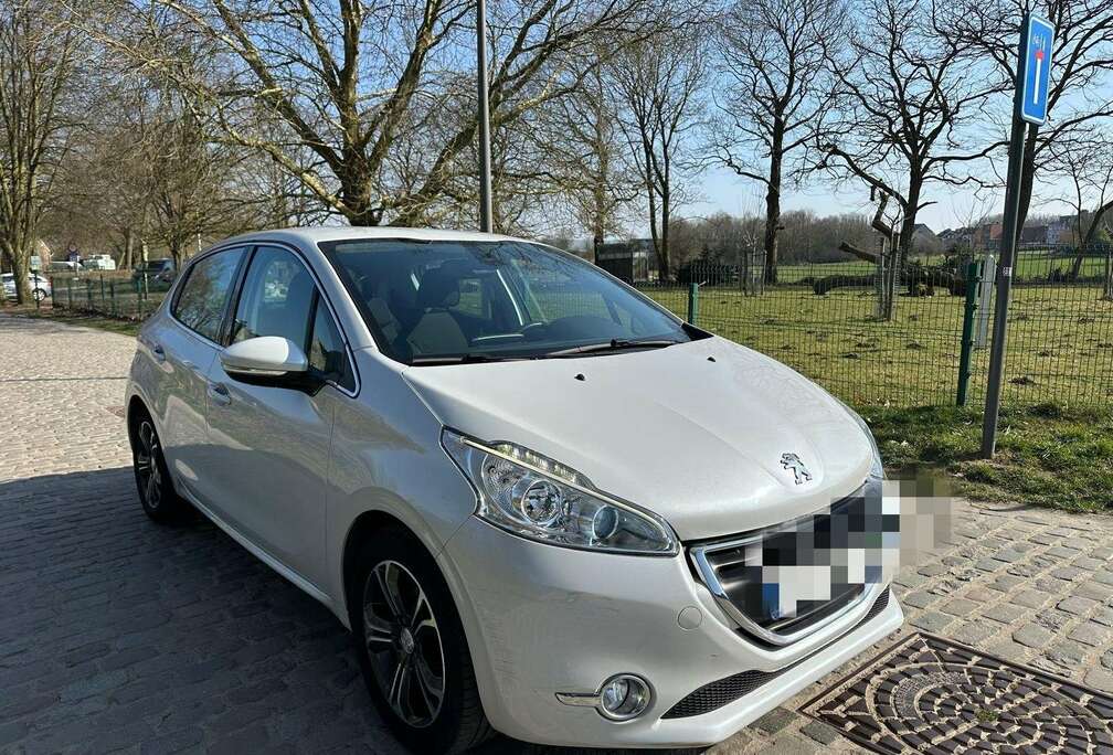 Peugeot 208 1.2i PureTech Allure