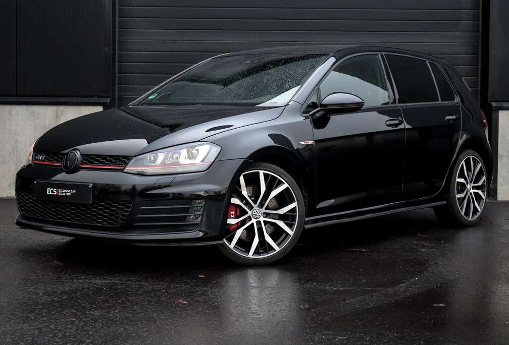 Volkswagen Golf GTI Performance BlueMotion Technology DSG