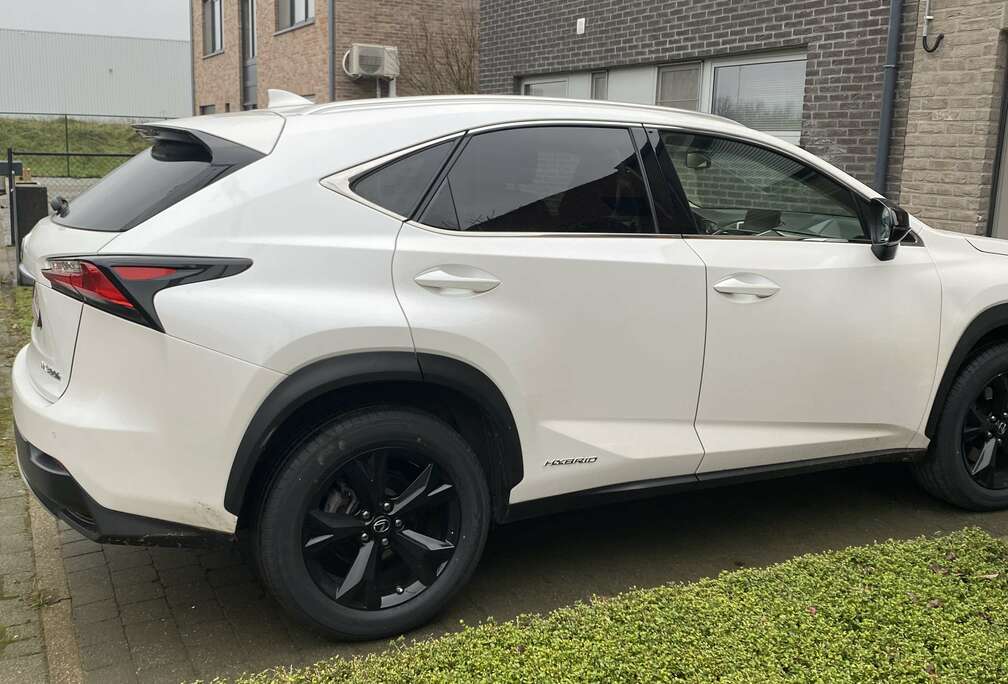 Lexus 2.5i FWD E-CVT