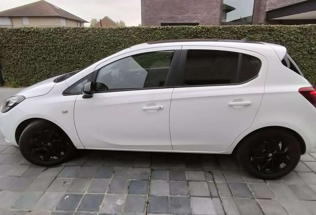 Opel Corsa 1.2i Black Edition