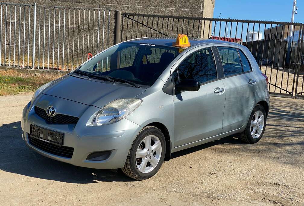 Toyota Yaris 1.3i VVT-i 16v sol automatique