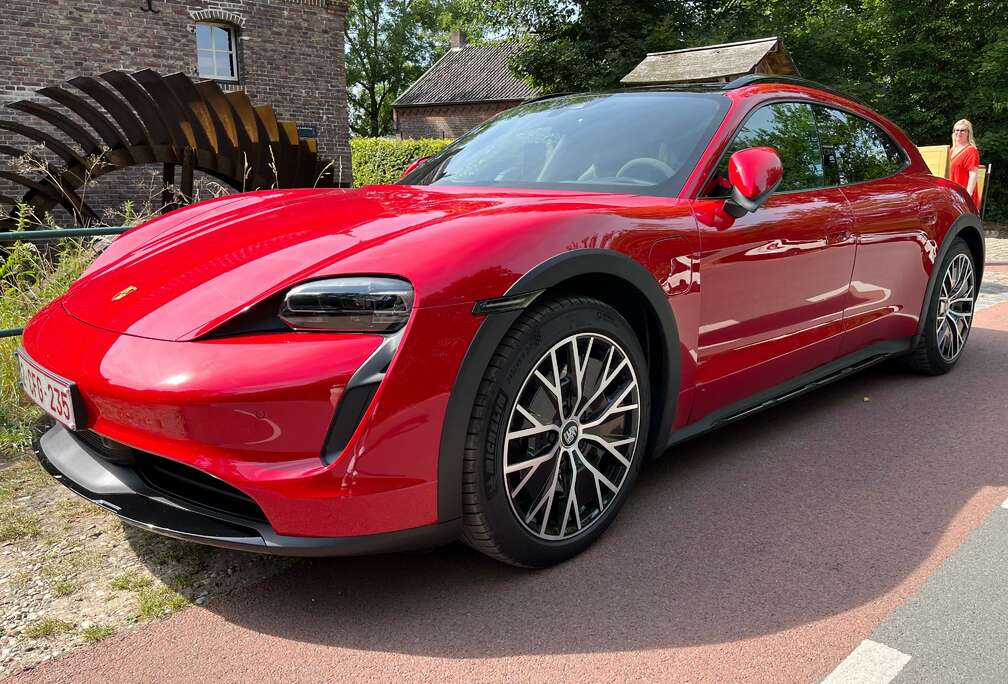 Porsche Taycan 4 Cross Turismo - Carmine red - BOSE