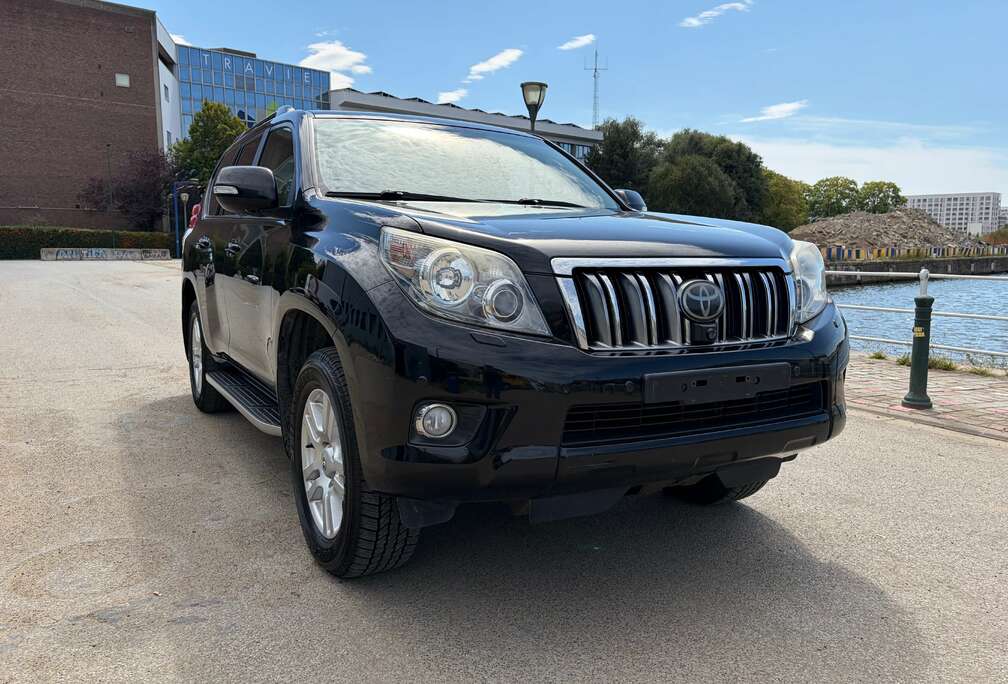 Toyota 3.0 D-4D Premium 4X4 FRONT CAMERA