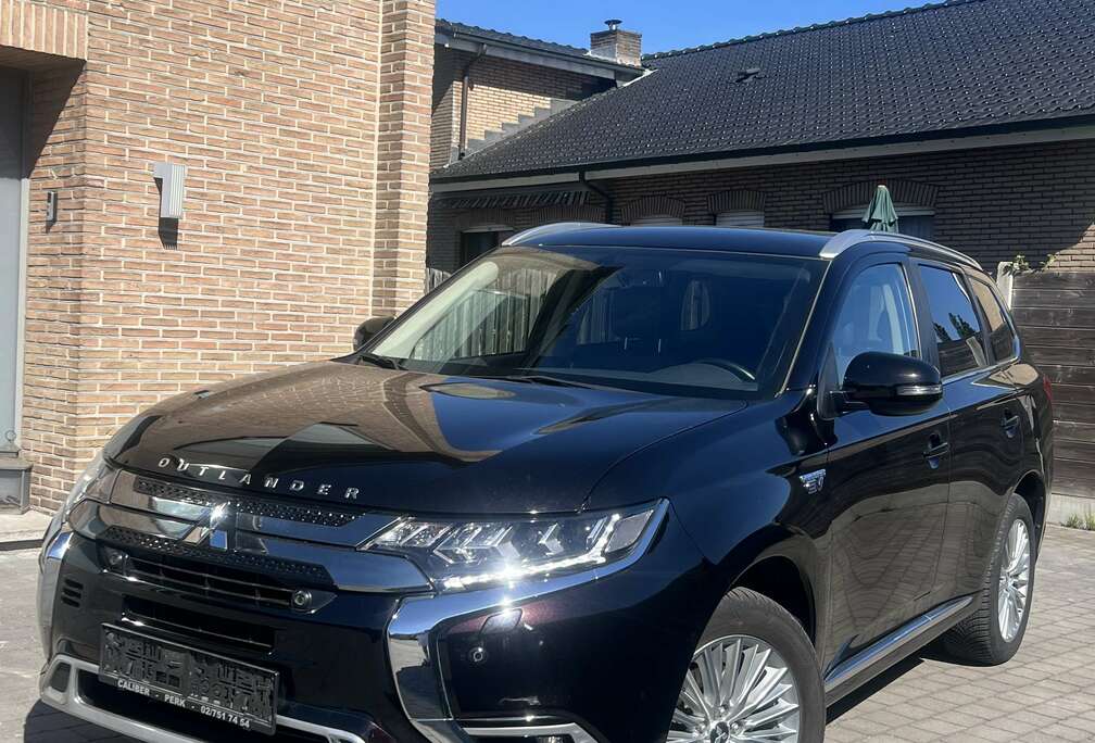 Mitsubishi PHEV 2.4i 4WD Instyle SDA-NAV