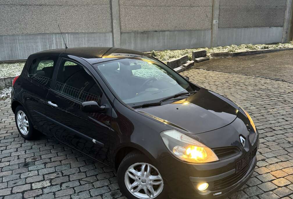 Renault 1.6i 16v Initiale