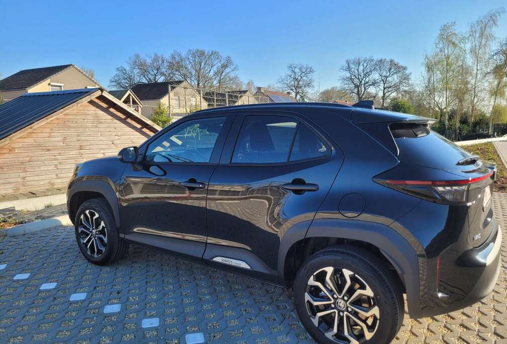 Toyota Hybrid 1.5i VVT-i Dynamic E-CVT (85 kW)