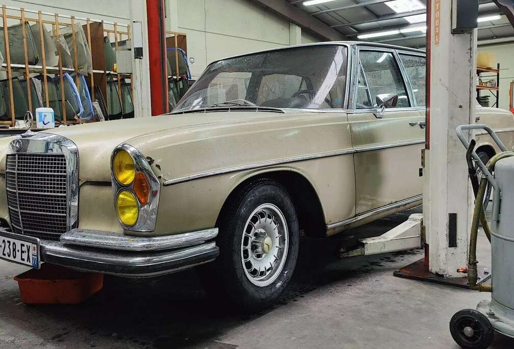Mercedes-Benz SEL W109 3.5 V8
