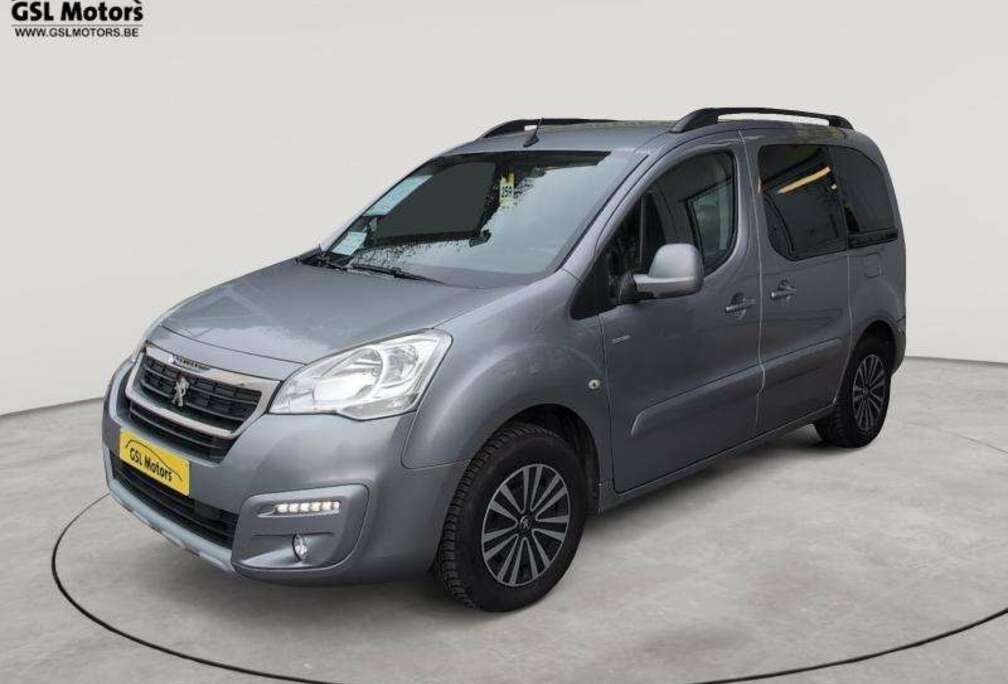 Peugeot 1.2 110cv 5 places gris 04/16 86612km Airco GPS