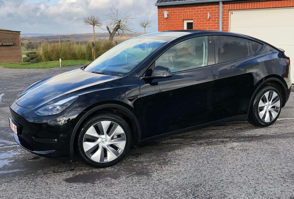 Tesla Model Y 72.5 kWh Dual Motor Long Range (324 kW)