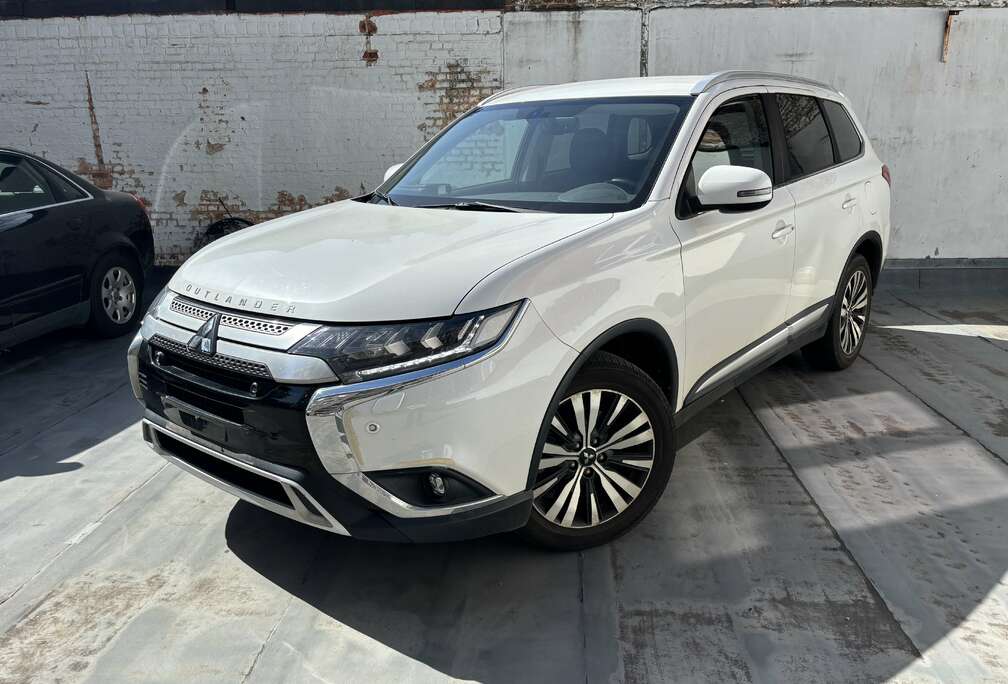 Mitsubishi 2.0 2WD CVT Diamant Edition