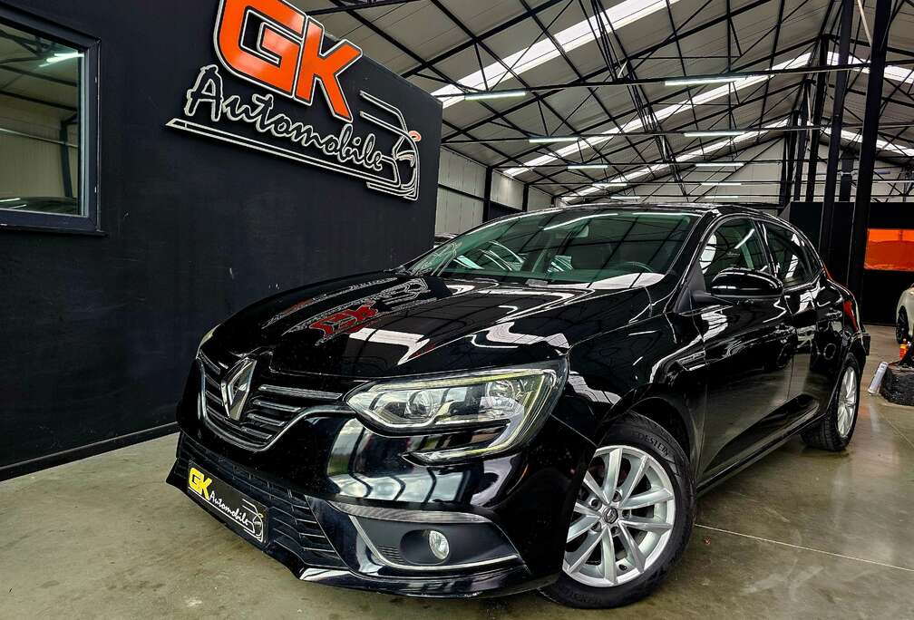 Renault TCe Sport LIMITED // GPS // COCKPIT // LED